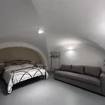 White Dome Retriet